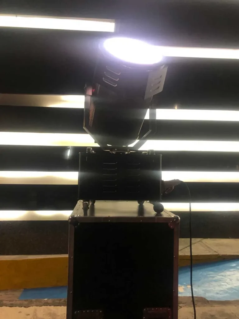 Dj para fiestas empresariales de fin de año 7 Luces que llegan hasta el cielo