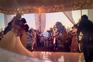 Dj-con-pirotecnia-fria-para-tu-boda