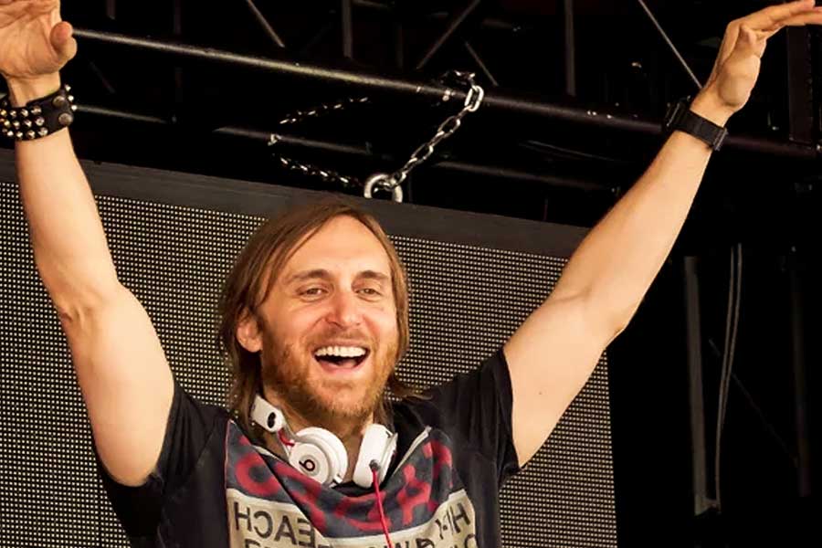 David-Guetta-y-sus-audifonos-DJ