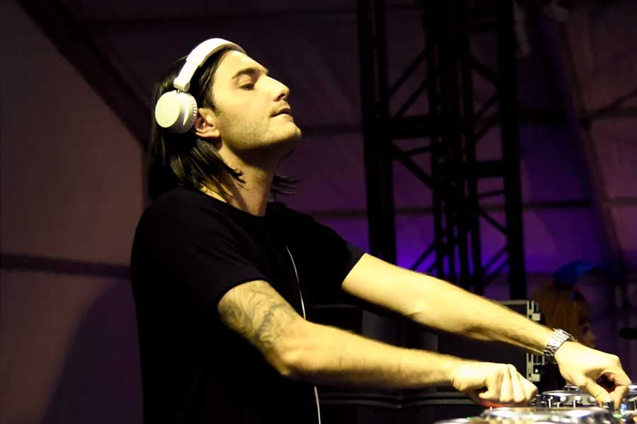 Dj-alesso-y-sus-audifonos-DJ