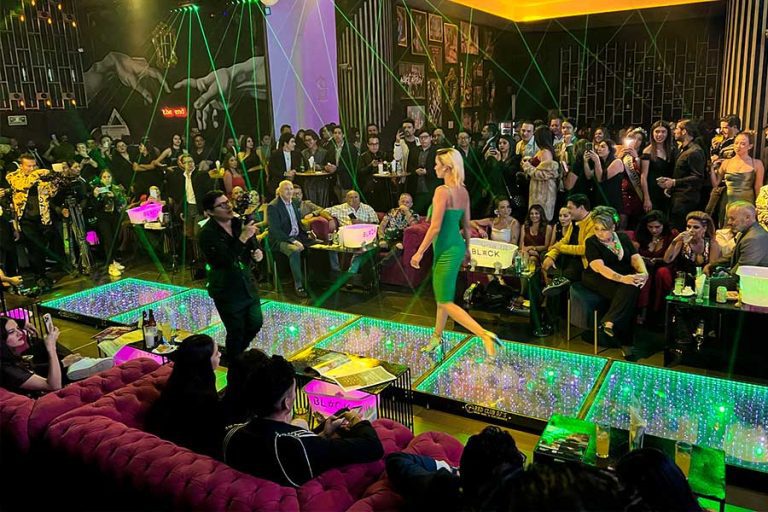 Pista-iluminada-para-eventos-en-color-verde