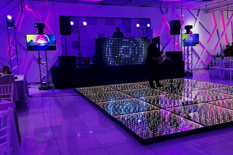 Dj-para-XV-años-con-nuestra-pista-iluminada-en-salon-los-girasoles-cholula