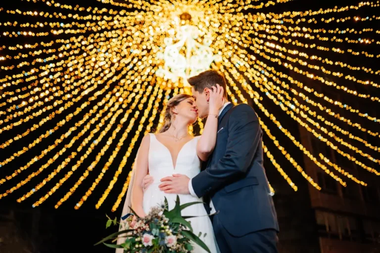 Lo que no sabias del suministro eléctrico para tu boda 2 iluminacion-decorativa-para-bodas-de-noche-con-guirnaldas-de-luces