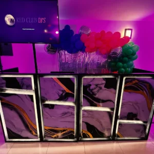 cabina-dj-elegante-marmol-negro-dorado