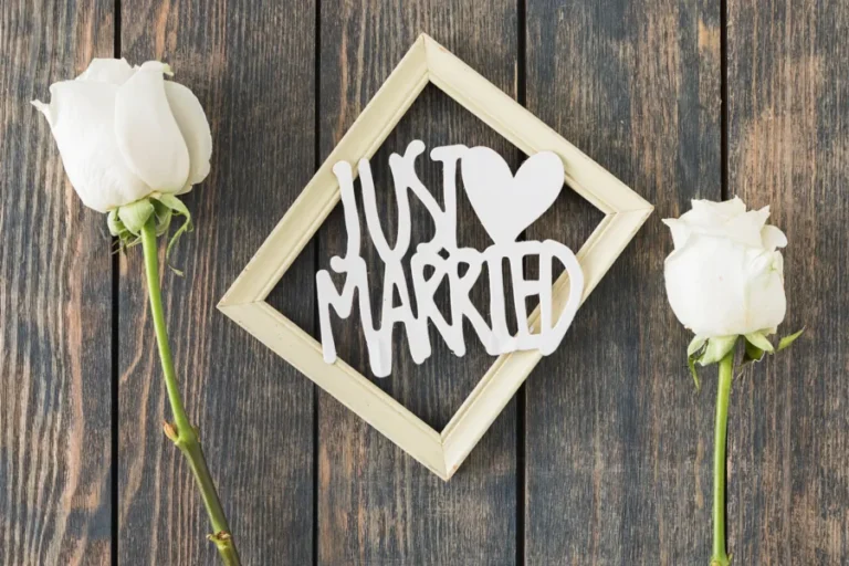 consejos-para-organizar-boda-detalles-decorativos-rusticos-con-rosas-blancas