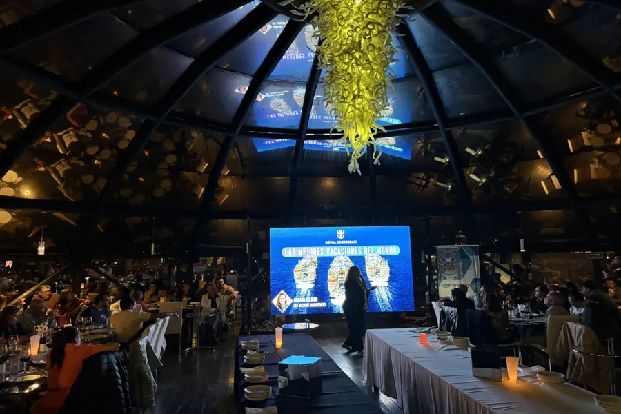 Renta de Pantalla LED para conferencia de Cruceros en Restaurante la Cúpula Puebla