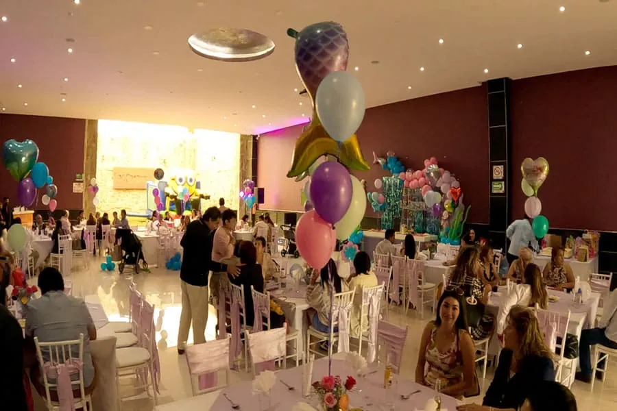 DJ en Puebla para fiesta infantil en salón con decoración de globos