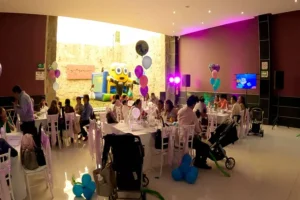Dj para fiesta retro 28 dj-para-eventos-infantiles-en-puebla-con-pista-led-y-brincolin
